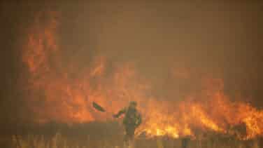 El infierno que se traga la Sierra de la Culebra en Zamora avanza como "un auténtico monstruo"