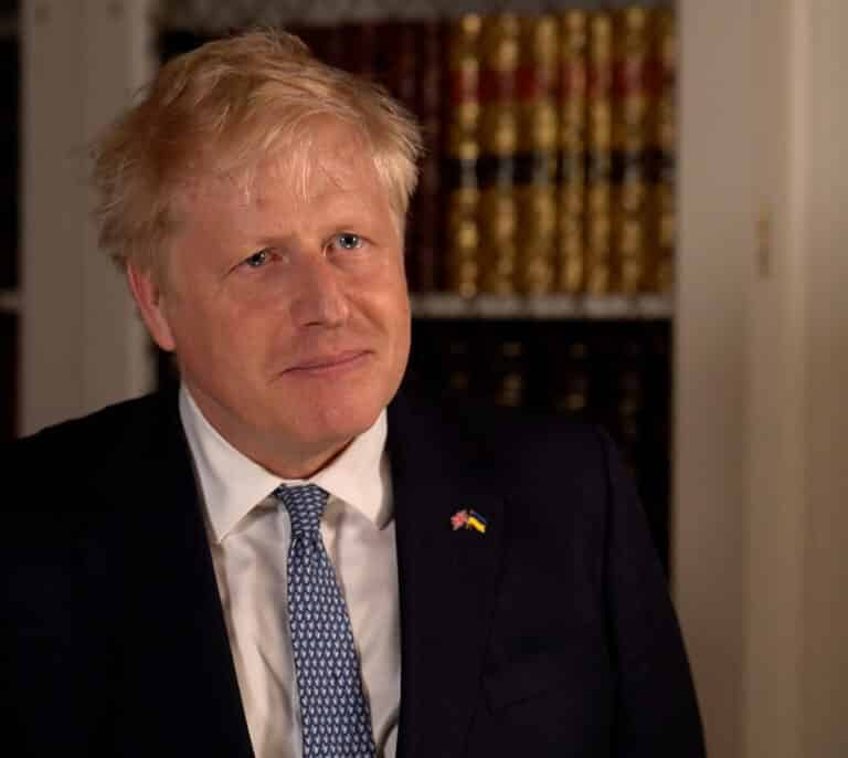 Boris Johnson gana la moción de confianza pero queda tocado con 148 votos en contra