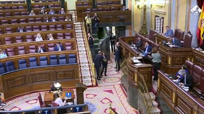 Discusión en la tribuna del Congreso ante la negativa de una diputada de ERC a no emplear el catalán.