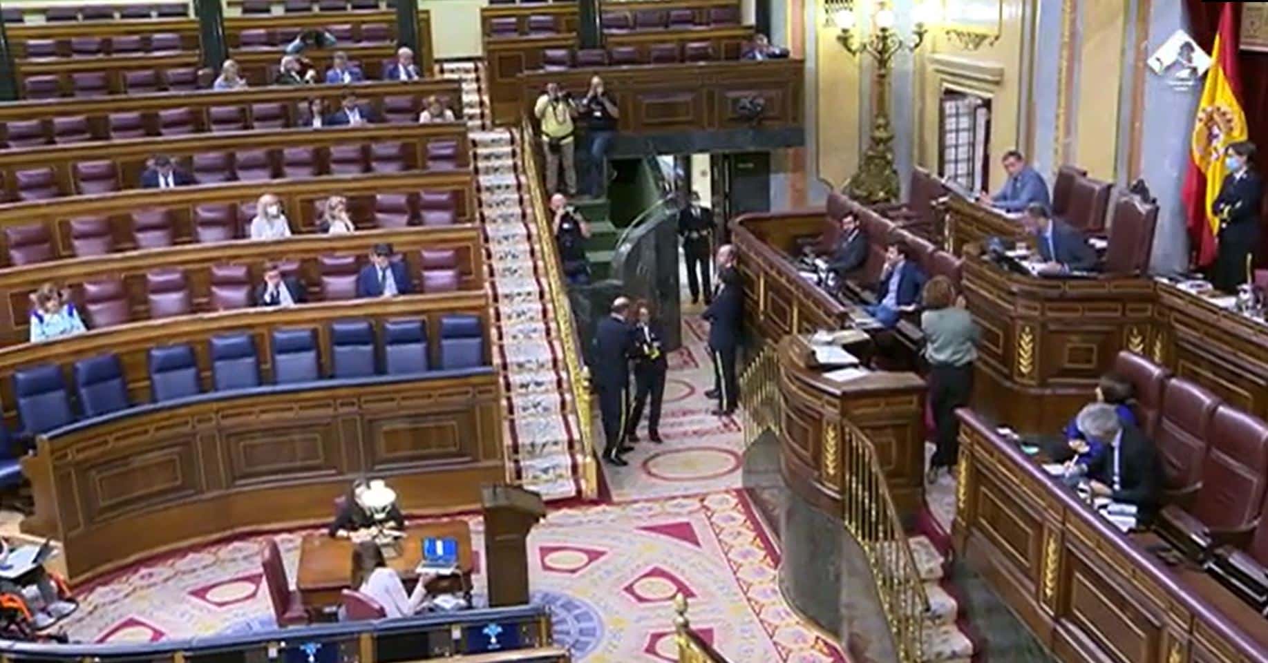 Discusión en la tribuna del Congreso ante la negativa de una diputada de ERC a no emplear el catalán.