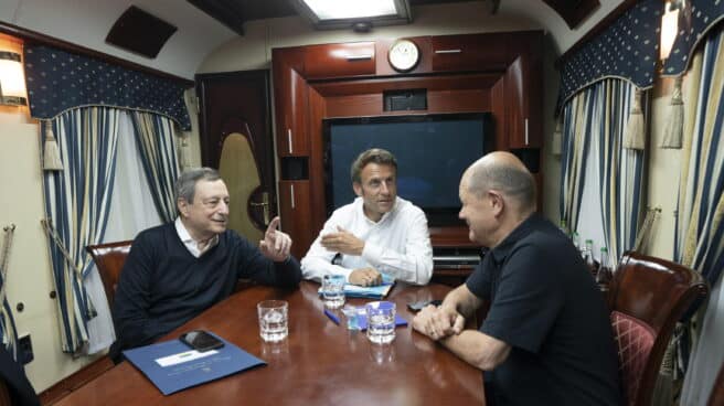 Draghi. Macron y Scholz, en el tren rumbo a Kiev.