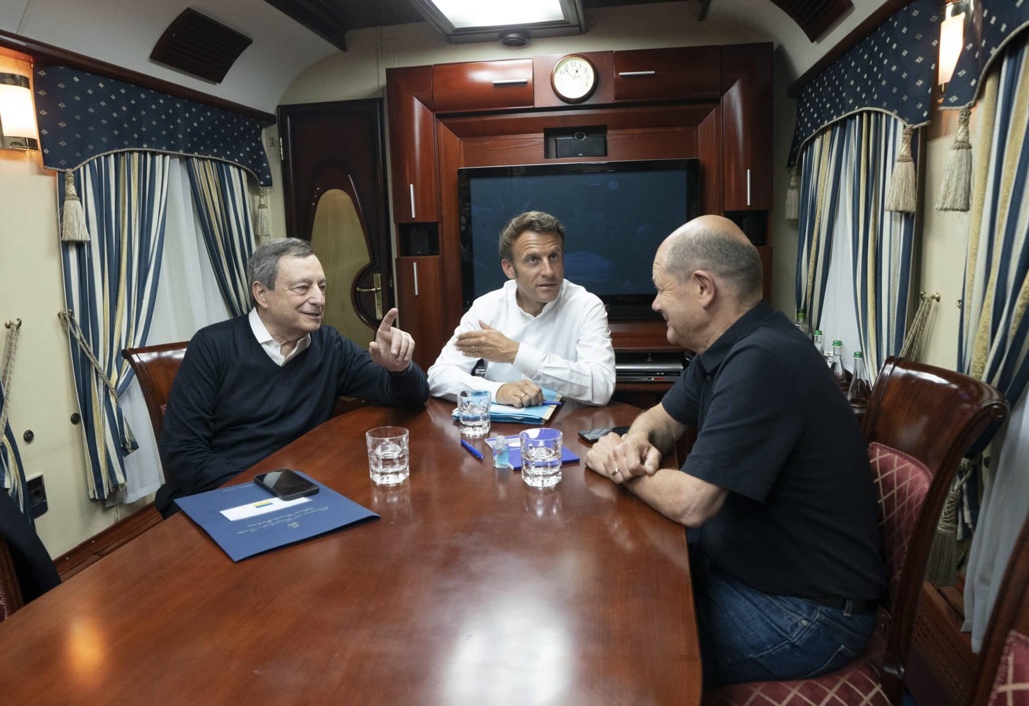 Draghi. Macron y Scholz, en el tren rumbo a Kiev.