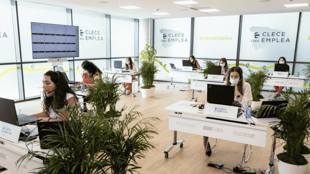 Clece Emplea, una cita virtual para fomentar la inclusión laboral. El evento, destinado a cubrir más de 2.800 vacantes, forma parte del esfuerzo continuado de la compañía por priorizar la contratación de personas en situación de vulnerabilidad.