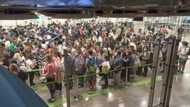 Interior dice que en Barajas habrá este mes un 40% más de policías que antes de la pandemia