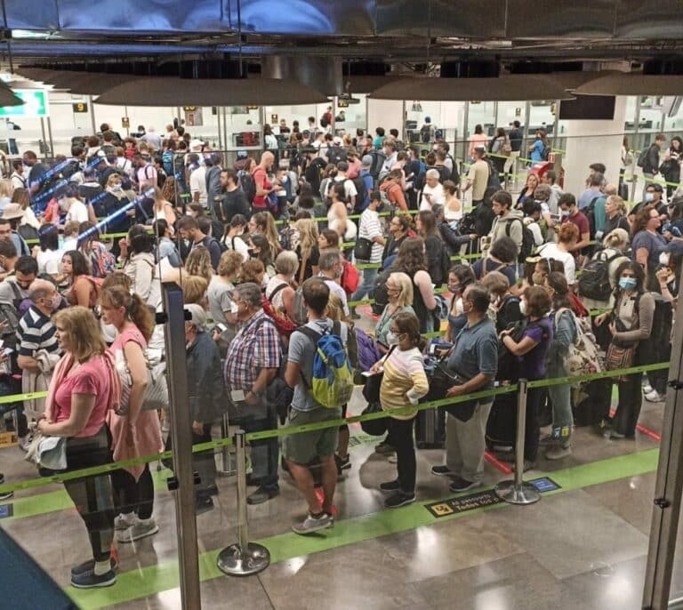 Interior dice que en Barajas habrá este mes un 40% más de policías que antes de la pandemia