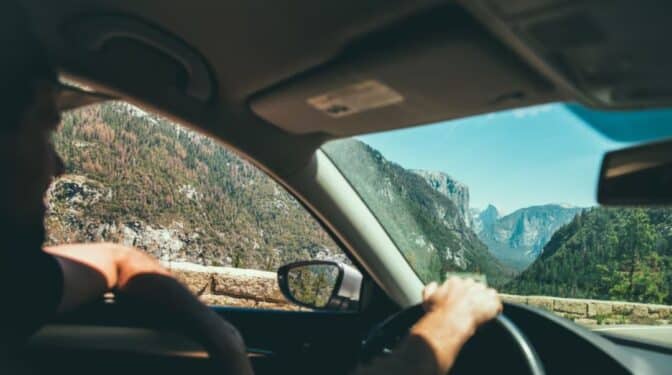 Maquillarse, discutir mientras conduces y otras acciones por las que te pueden multar