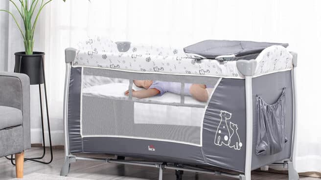 cuna de viaje plegable Niño en su cuna plegable perfecta para viajes