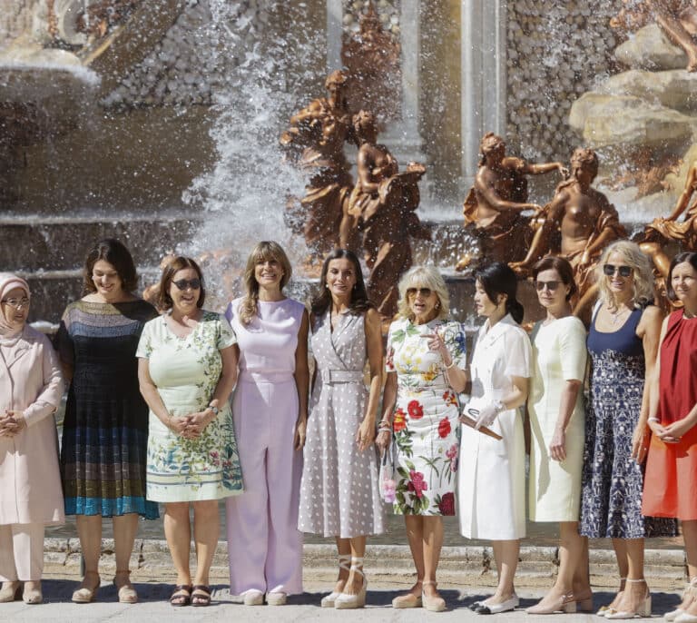 Las primeras damas de la OTAN visitan la Granja con la Reina Letizia y Begoña Gómez