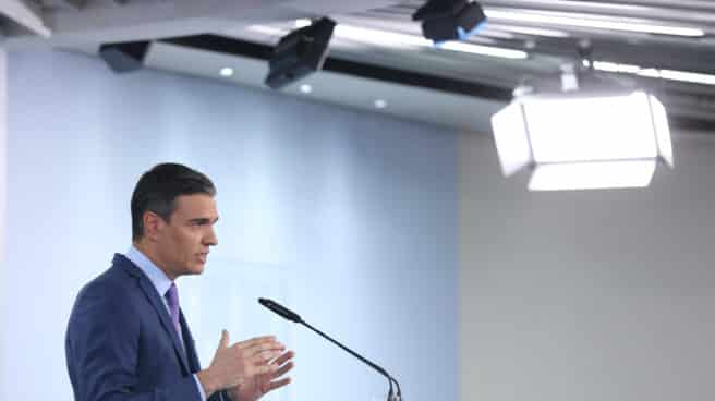 El presidente del Gobierno, Pedro Sánchez, comparece en el Palacio de La Moncloa tras el Consejo de ministros extraordinario celebrado esta mañana.