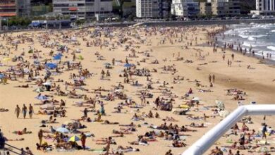 Muere una mujer tras perder el conocimiento mientras paseaba por la playa en Santander