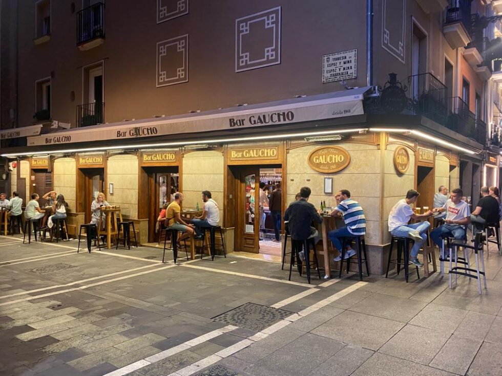 Terraza de Bar Gaucho, en la Travesía de Espoz y Mina (Pamplona)