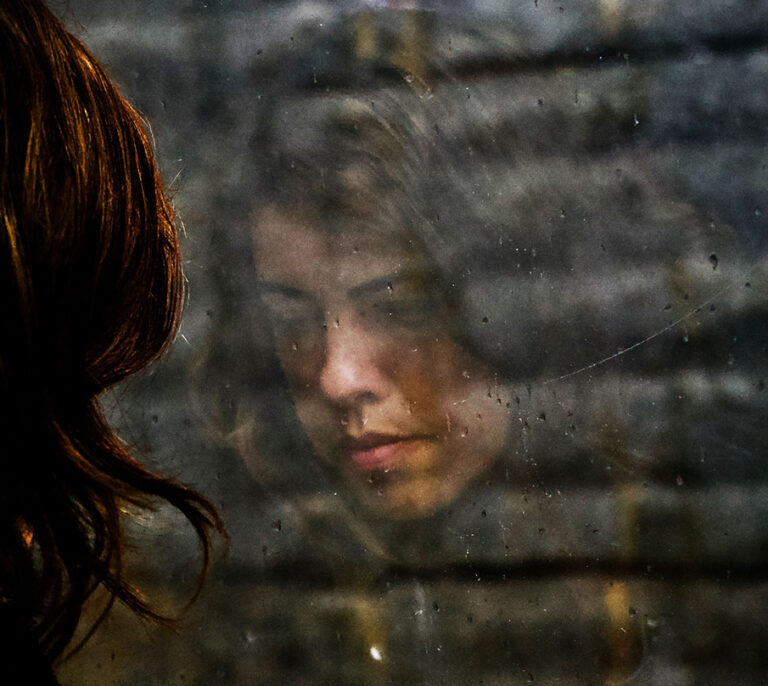 Más vulnerables pero no más débiles, por qué las mujeres sufren más depresión