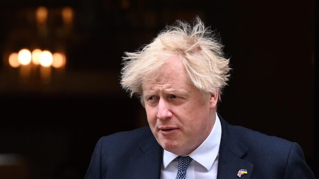 Boris Johnson capea el temporal al no tener sucesor claro El primer ministro británico, Boris Johnson, en Downing Street