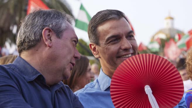 Juan Espadas y Pedro Sánchez, en el mitin de cierre de campaña del PSOE en Sevilla.