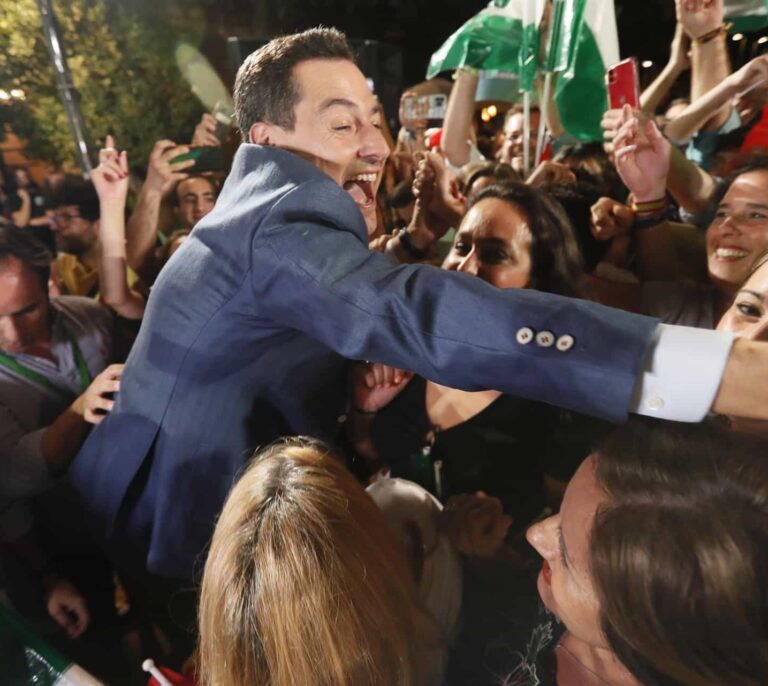 La gran mayoría de Juanma Moreno, el hombre que firmaba 42 escaños hace dos meses