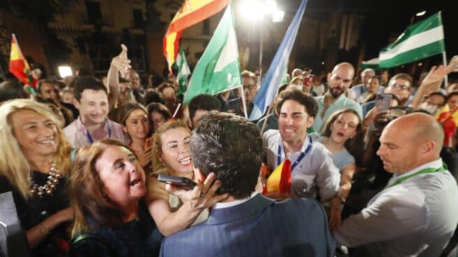 juanma-moreno-victoria-pp-andalucia Juanma Moreno celebra su mayoría absoluta en Andalucía tras lograr 58 diputados.