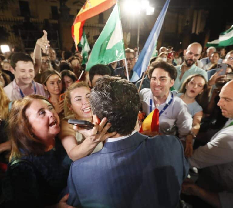 Juanma Moreno promete cuatro años de moderación: "Los que no me han votado pueden dormir tranquilos"
