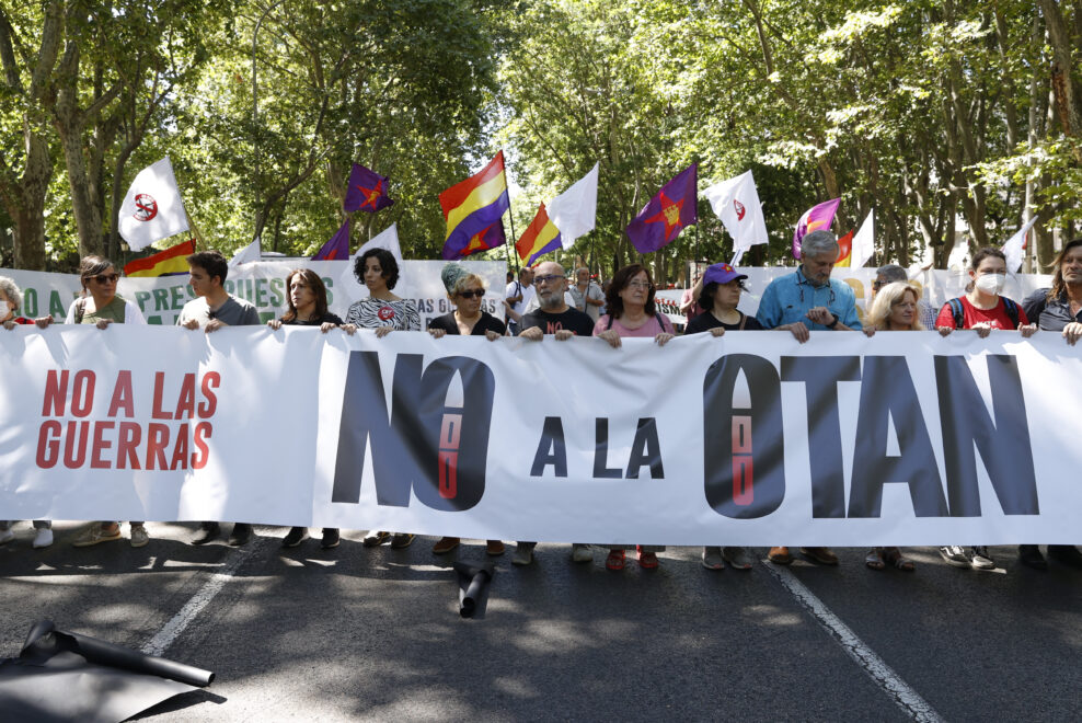 cabecera de la manifestación contra la OTAN en Madrid
