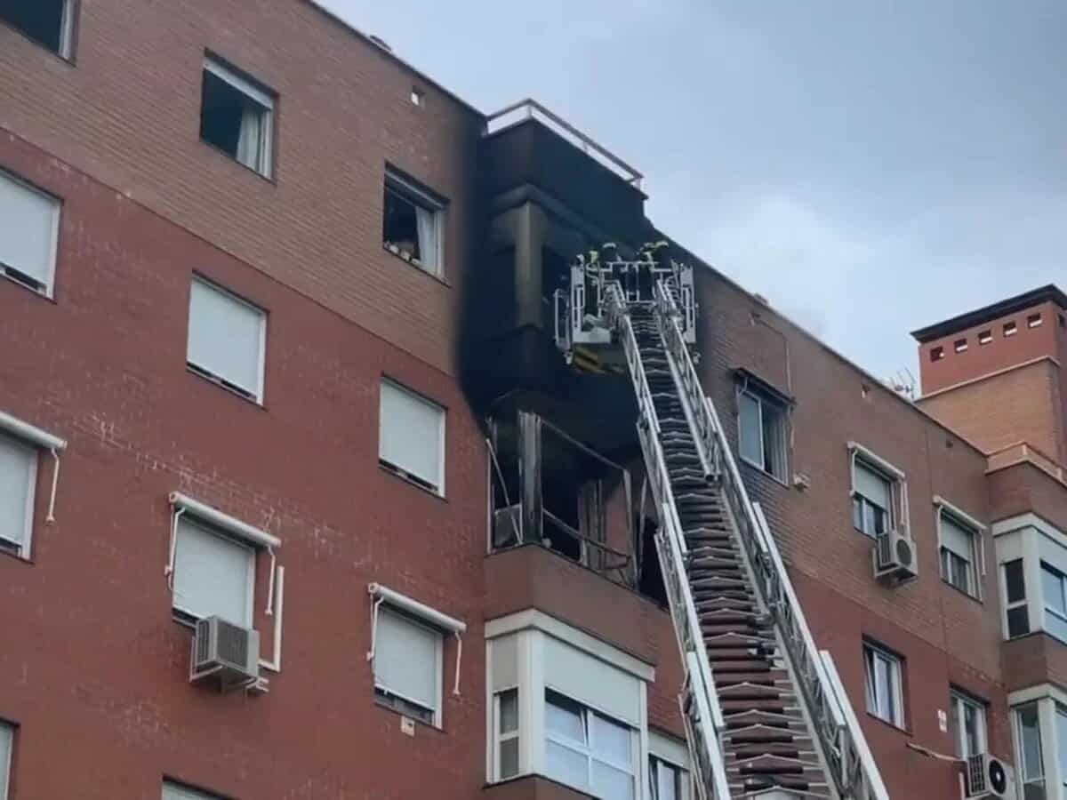 Un matrimonio muere calcinado en el incendio de su vivienda en Villaverde