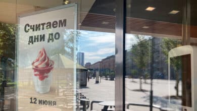 Los restaurantes McDonald's reabren en Rusia con nuevo nombre: 'Delicioso y punto'