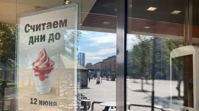 Los restaurantes McDonald's reabren en Rusia con nuevo nombre: 'Delicioso y punto'