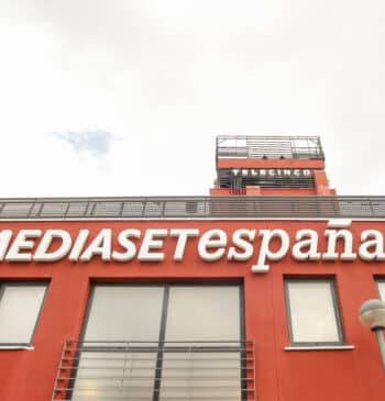La crisis de Telecinco se alarga y cierra otro mes por detrás [...]