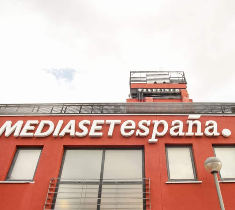 La crisis de Telecinco se alarga y cierra otro mes por detrás de la 'cuestionada' RTVE