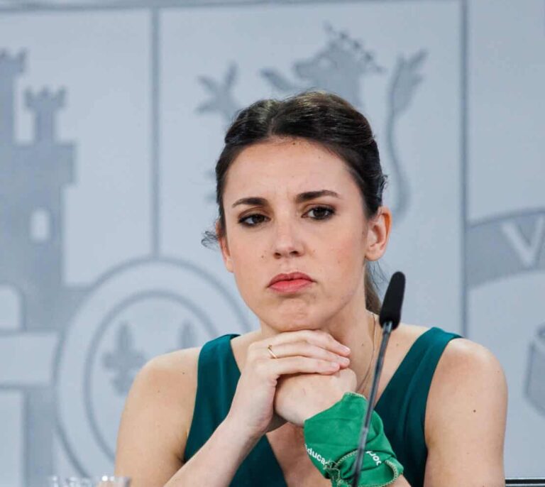 Irene Montero cesa a su jefa de gabinete