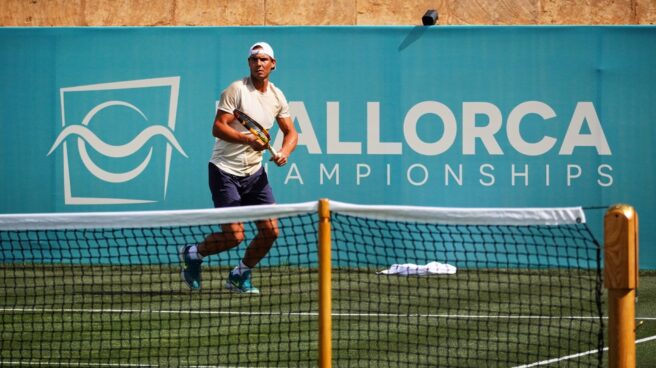 Nadal, durante un entrenamiento en Mallorca con vistas a jugar el torneo de Wimbledon Nadal, durante un entrenamiento en Mallorca con vistas a jugar el torneo de Wimbledon