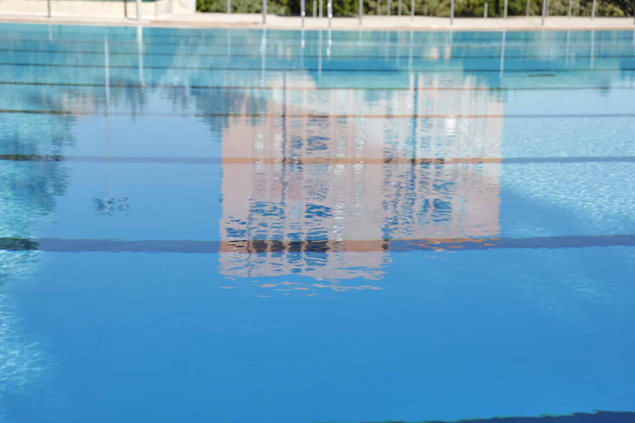 Imagen recurso de una piscina