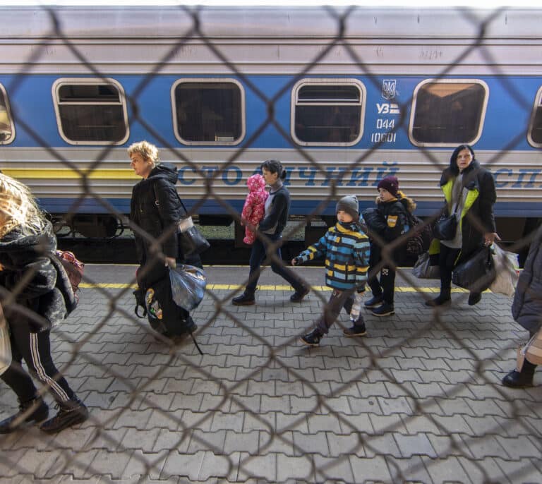 La guerra de Ucrania dispara la cifra de desplazados en el mundo: "Se han superado los 100 millones de personas"
