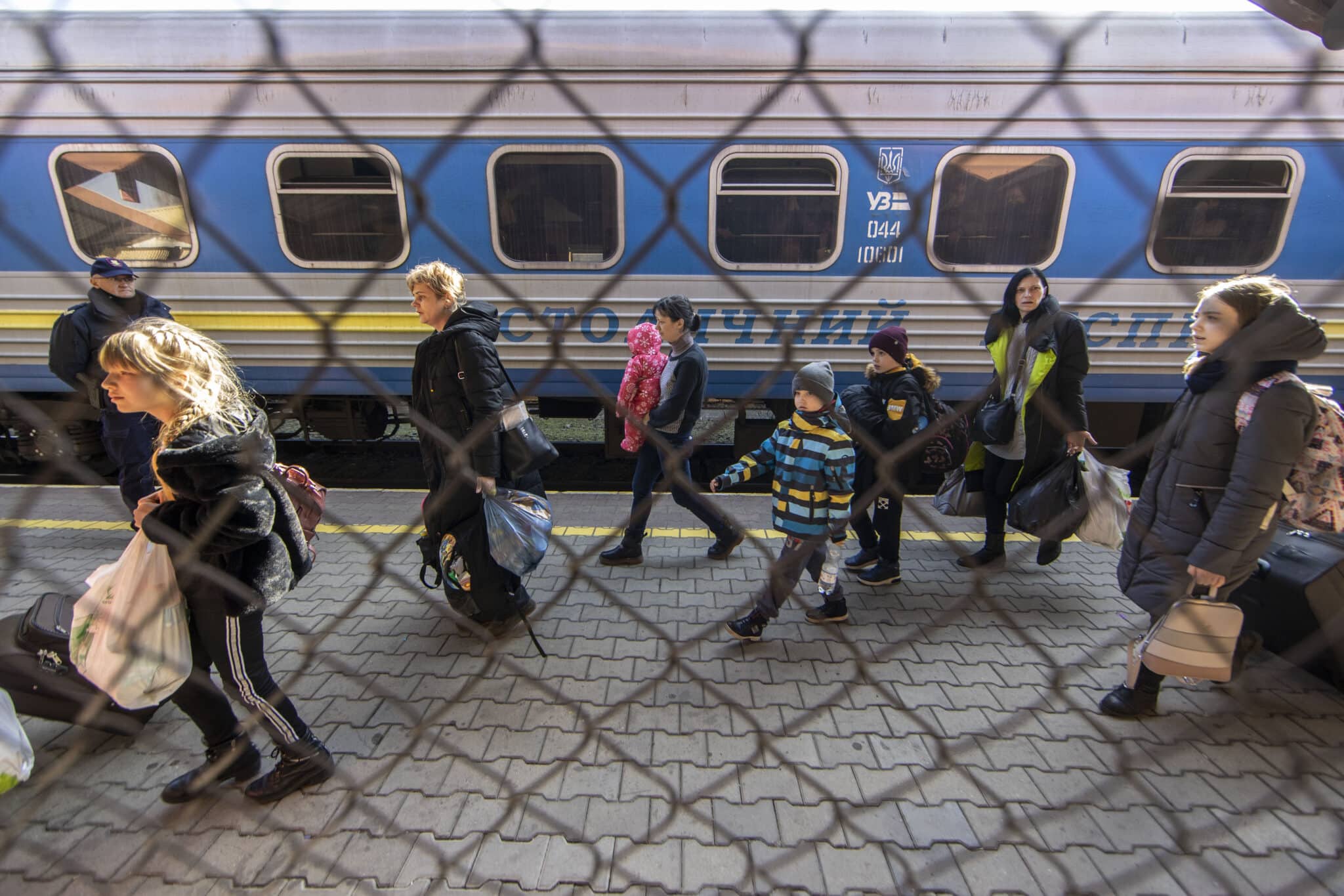 Mujeres y niños llegan a Przemysl (Polonia) huyendo de la guerra en Ucrania, el pasado marzo