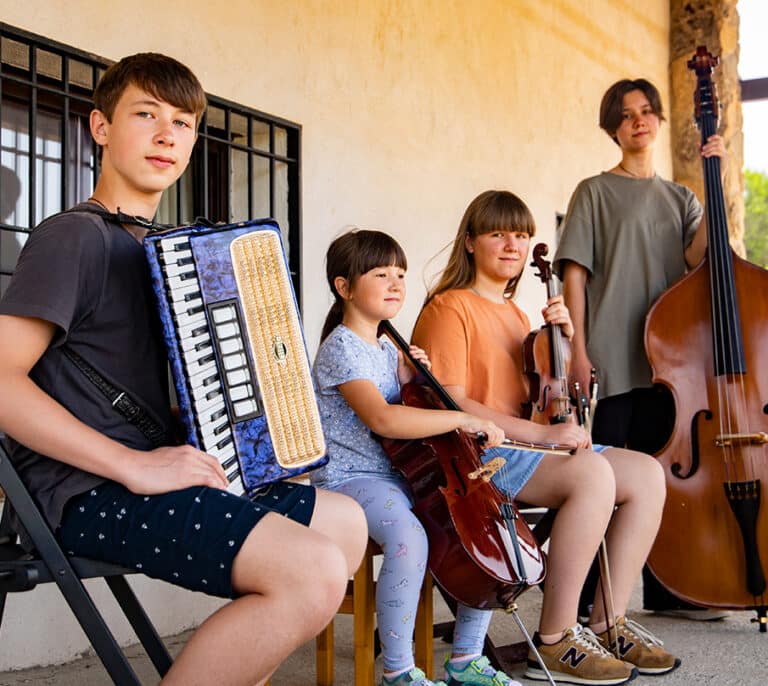 La orquesta Babotenko: la familia ucraniana que llevó su música hasta un convento de Ávila