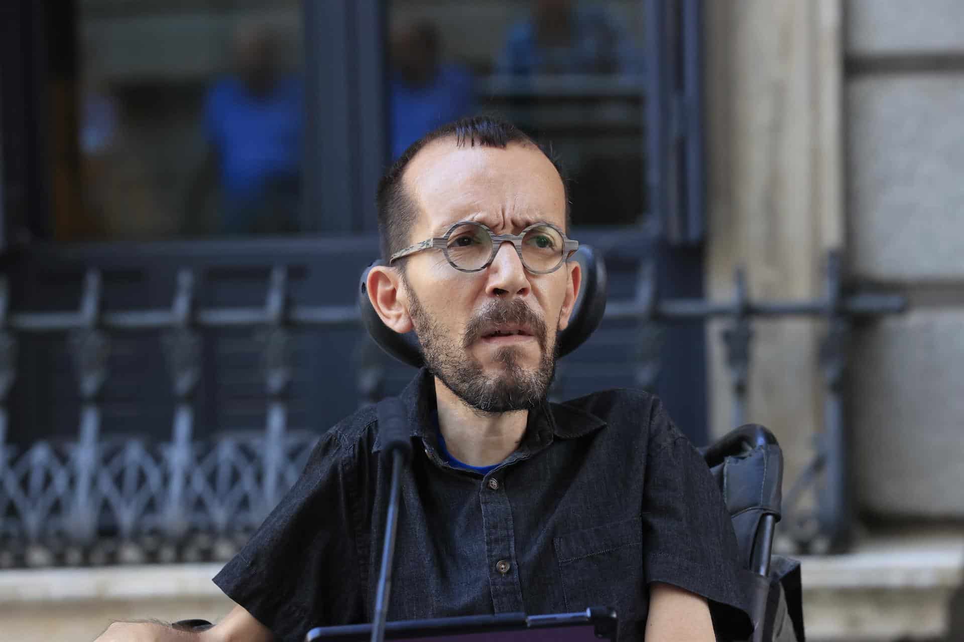 Pablo Echenique, a las puertas del Congreso de los Diputados.