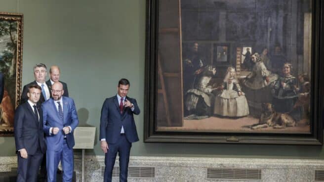Pedro Sánchez, junto a Las Meninas durante la cena de la cumbre de la OTAN en el Museo del Prado. Pedro Sánchez, junto a Las Meninas durante la cena de la cumbre de la OTAN en el Museo del Prado.