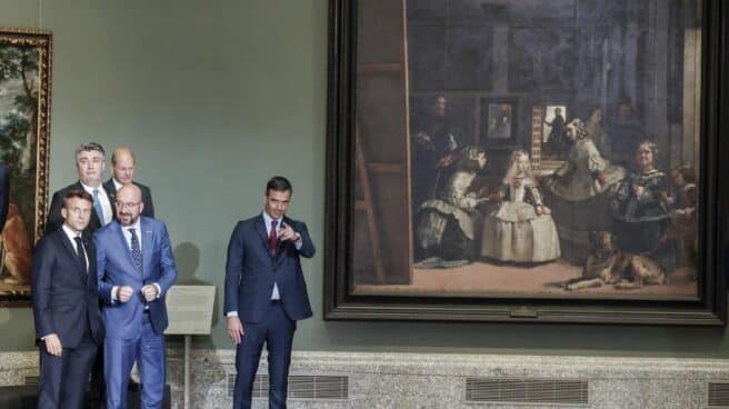 Pedro Sánchez, junto a Las Meninas durante la cena de la cumbre de la OTAN en el Museo del Prado.