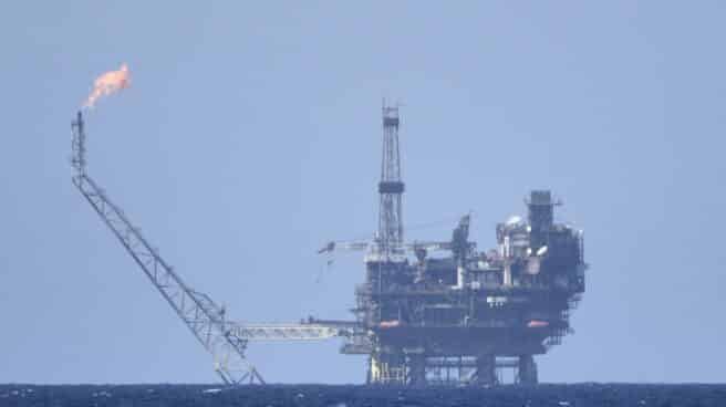 Plataformas de gas y petróleo en las costas de Libia Una plataforma de gas y petróleo