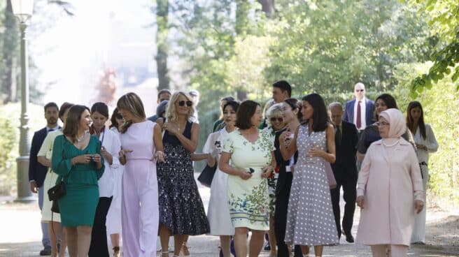 Las primeras damas de la cumbre de la OTAN, de paseo por la Granja de San Ildefonso. Las primeras damas de la cumbre de la OTAN, de paseo por la Granja de San Ildefonso.