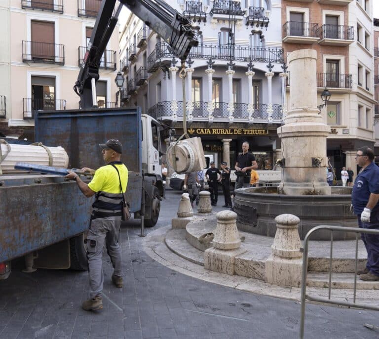 Se derrumba la estatua del Torico de Teruel, símbolo de la ciudad