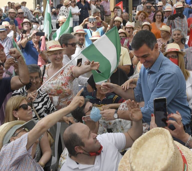 Sánchez apela al "orgullo rojo" ante "la trampa de creer inevitable" un Gobierno del PP