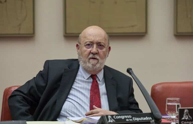Tezanos ajusta cuentas en su libro sobre Sánchez contra los "conspiradores chapuceros" del PSOE