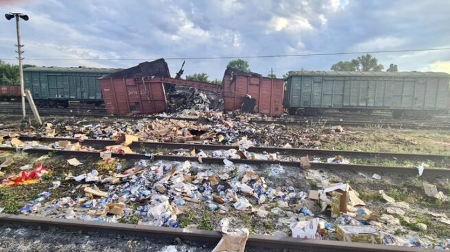 Un misil ruso destruye un tren cargado de comida del chef José Andrés El tren con alimentos del chef José Andrés, atacado por un misil ruso.