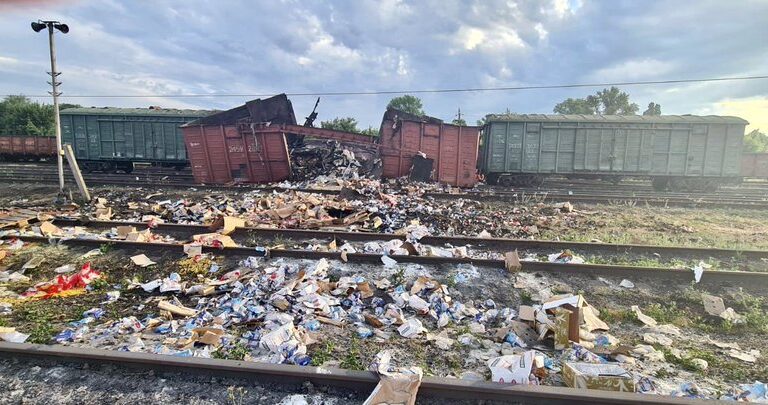 Un misil ruso destruye un tren cargado de comida del chef José Andrés