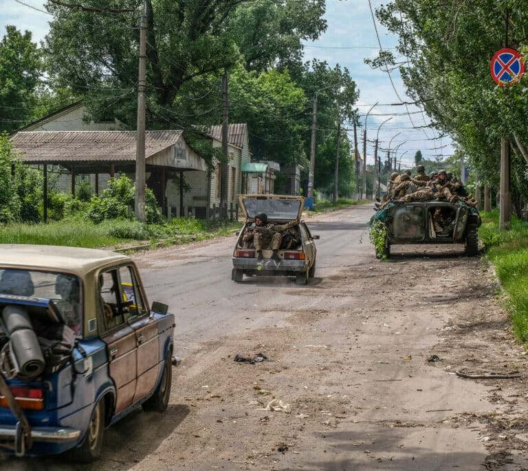 Ucrania retira sus tropas de Severodonetsk ante el avance de las tropas rusas en Lugansk