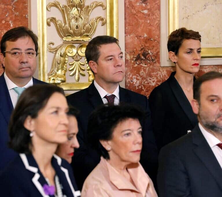 La polémica de los barones Vara y Page por quién es "monaguillo" de Sánchez