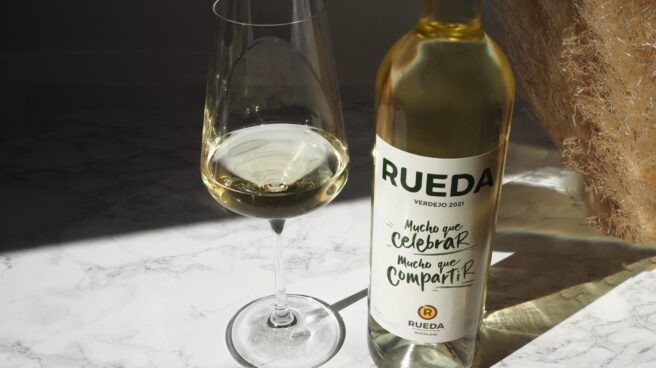 Una botella de vino de la DO. Rueda.