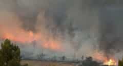 El incendio de Monsagro (Salamanca) afloja y los bomberos reciben la visita de Maslaska