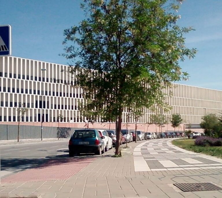 Condenan a un hombre a 30 años de prisión por asesinar a su exmujer con 64 puñaladas e intentar matar a su hijo