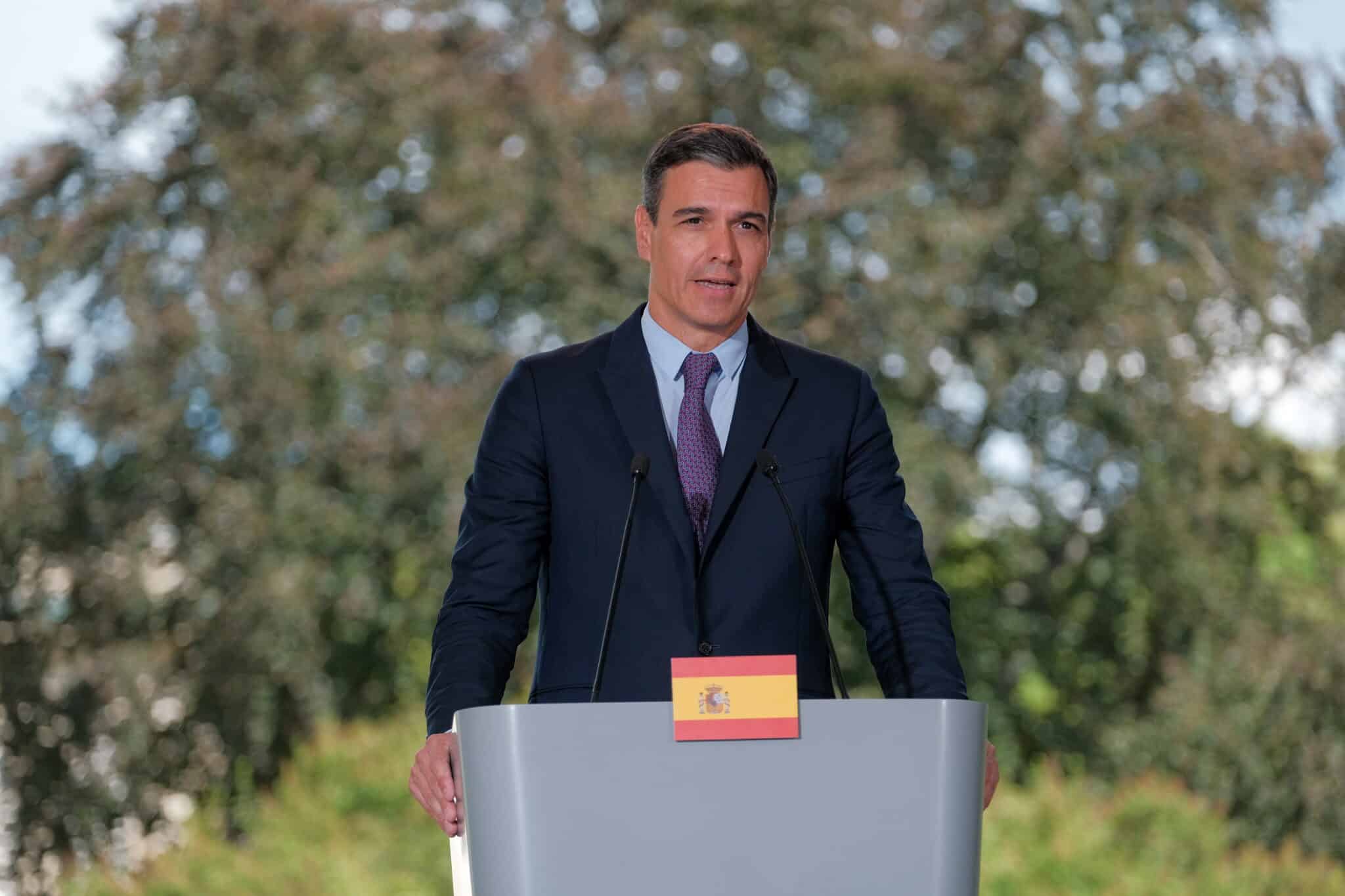 El Primer Ministro español, Pedro Sánchez, habla durante una conferencia de prensa conjunta con el Primer Ministro polaco en el Palacio de la Isla en el Parque Real Lazienki en Varsovia, Polonia, el 27 de julio de 2022.