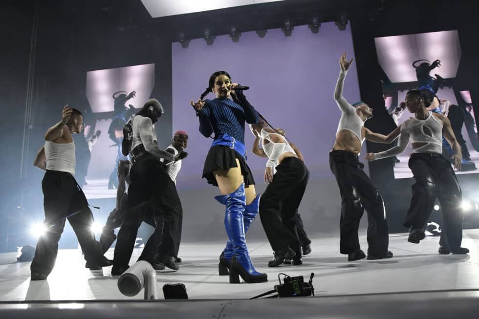 La cantante Rosalia durante el concierto que ha ofrecido hoy miércoles en el recinto ferial de Almería, donde ha iniciado su gira mundial "Motomami world Tour".